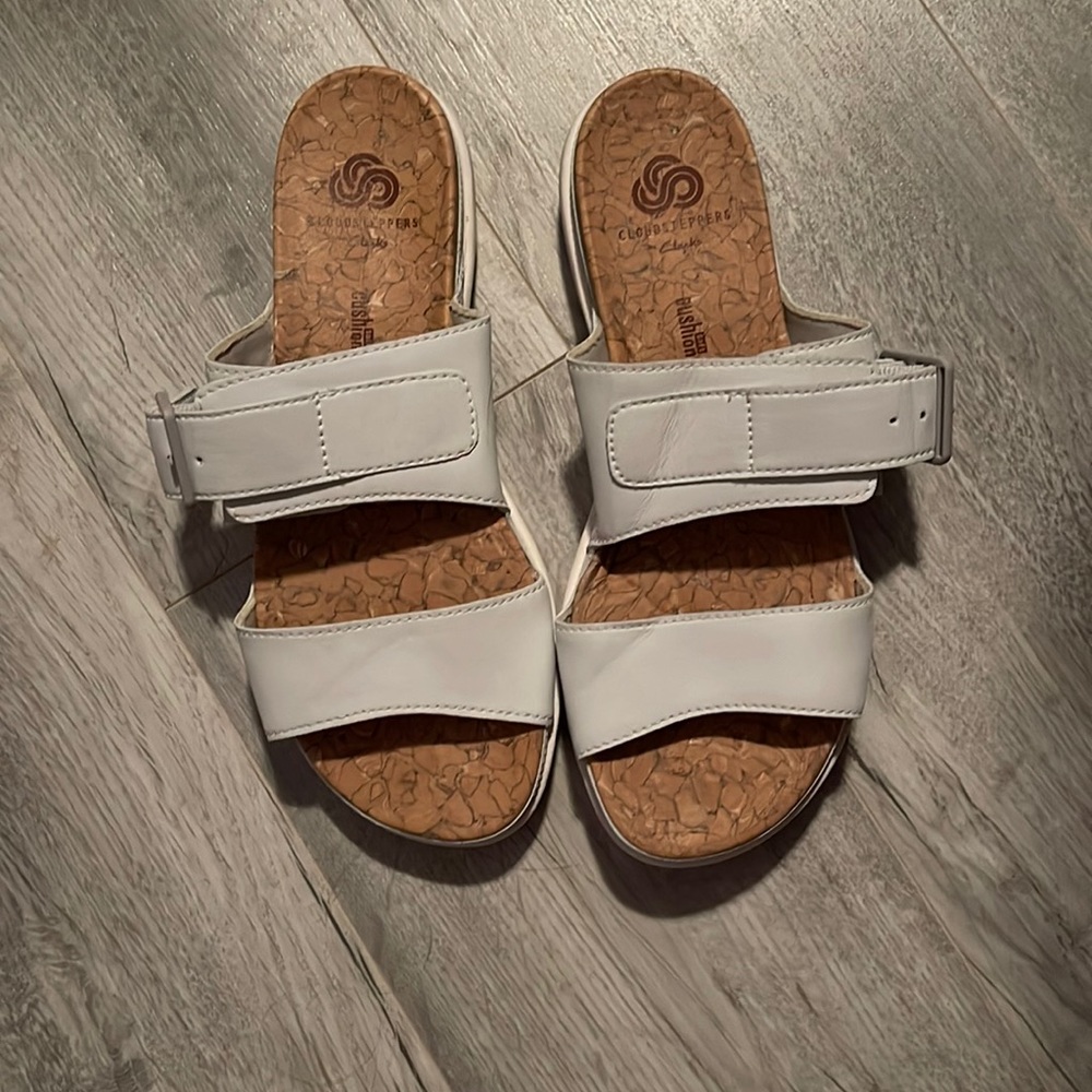 Cloudsteppers by Clark’s white sandals size 6.5